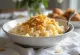 Milchreis mit Cornflakes serviert