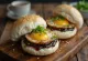 Eggplant Miso Bao mit Miso-glasierter gebratener Aubergine