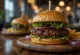 Würziger Black Bean Burger vom Grill auf einem Brötchen