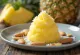 Kokos-Ananas-Kulfi Eis mit Ananasstücken und Rosenwasser