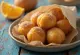 Bolinho de Chuva mit Orangensaft, knusprige Teigbällchen mit Zimt und Zucker
