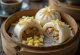 Bao Buns mit gebratenem Putenfleisch, gedämpft, einfach serviert