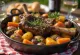 Hornado de Cordero, gebratenes Lammfleisch und Gemüse