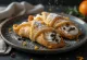 Ricotta-Cannoli auf einem Teller serviert