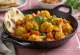 Gemüse-Karahi serviert mit frischem Koriander