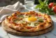 Rustikale Bauernpizza mit gegrilltem Gemüse