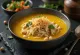 Laksa Tangerang, Kokos-Hühnersuppe mit Reisnudeln und frischen Gewürzen serviert