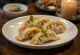 Klassische Gyoza, knusprig serviert
