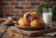 Brasilianische Schokoladenkrapfen in Zimtzucker