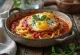 Klassische Parmigiana mit Auberginen, italienischer Auflauf mit Tomatensauce und Käse überbacken
