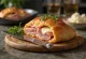 Stromboli mit Schinken, klassisch gefüllt mit Kochschinken und Käse