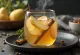 Birnen-Cider serviert im Glas
