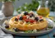 Mediterrane Waffeln serviert