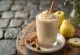 Birnen-Smoothie mit frischen Birnenstücken