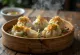 Gedämpfte Momos mit Knoblauchfüllung, servierfertig