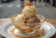 Baskin-Robbins Gold Medal Ribbon Eis serviert