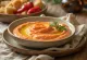 Seidiger Paprika-Joghurt im Glas oder Schälchen, hellorange Farbe