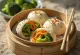 Servierte Bao Buns mit Brokkoli