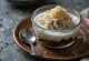 Chè Đậu Đen mit Kokosmilch und Eis serviert