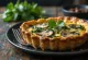 Frisch gebackene Pilz-Spinat-Quiche
