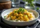 Blumenkohlreis mit Curry-Gemüse, frisch serviert.