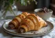 Frisch gebackenes Croissant mit belgischer Schokolade