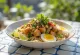 Gado-Gado mit Reisnudeln, Tofu und frischem Gemüse, Erdnüssen und Koriander