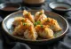 Char Siu Gyoza serviert mit BBQ-Sauce