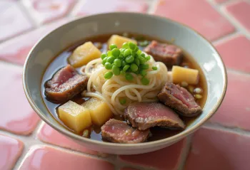 Niku Jaga mit Shirataki-Nudeln, Rindfleisch und Gemüse